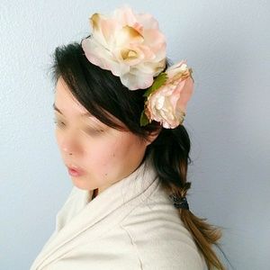 NWOT H&M flower headband